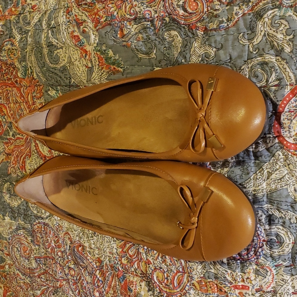 Tan leather sz 7 flats